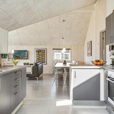 Casa vacanze Gorgeous In With Indoor Swimming Pool